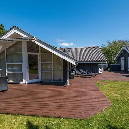 Vakantiehuis Secluded Haven In Rindby *